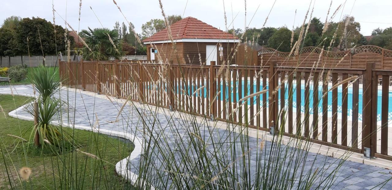 Gouville-sur-Mer Le Village Du Phare מראה חיצוני תמונה